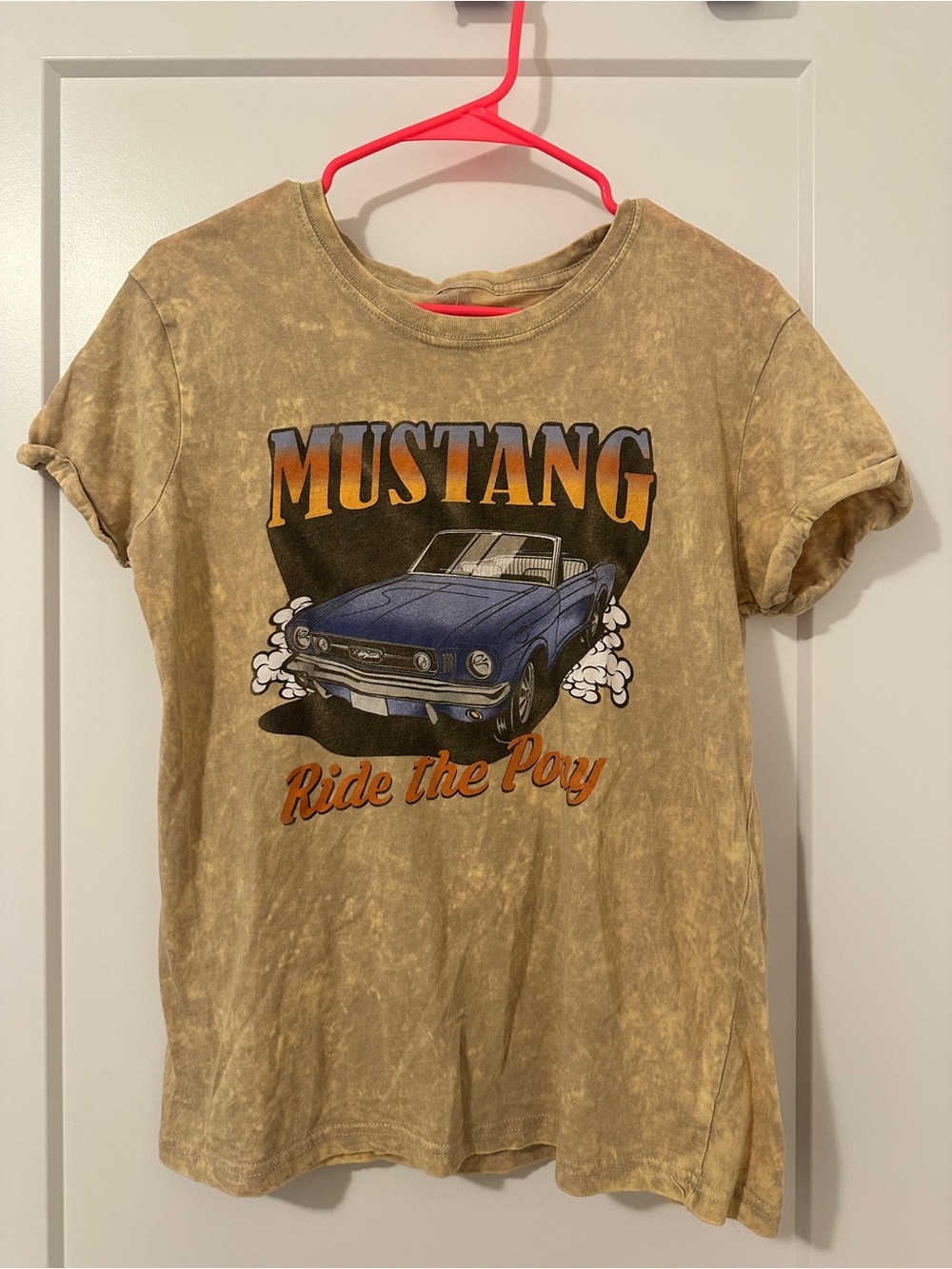 Ford Mustang Vintage Style Women’s T-shirt Size Small